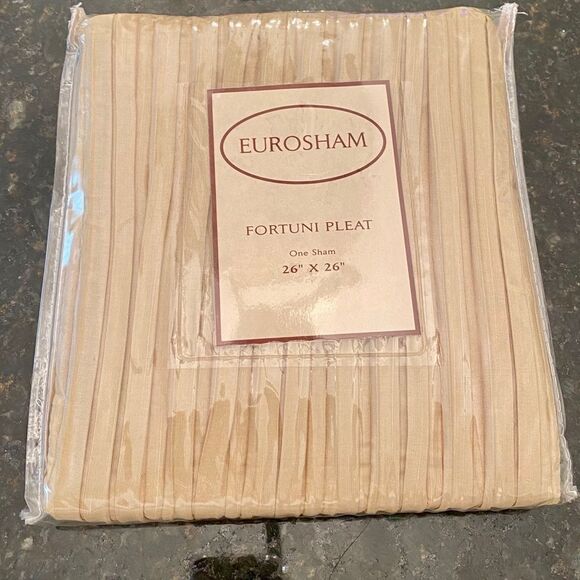 Pleated 26” EuroSham new Tan/Gold Stripe - Picture 1 of 4